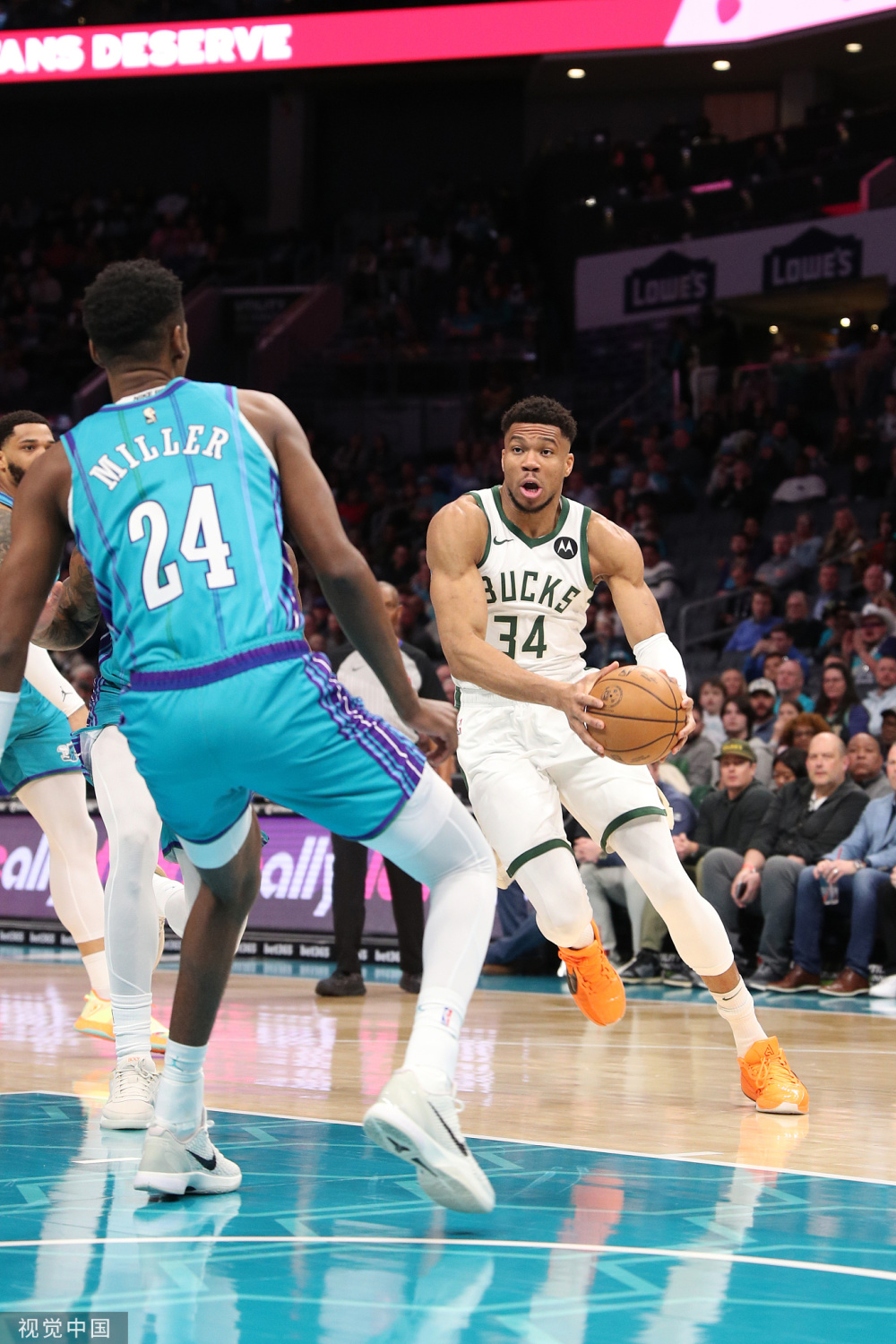 费德勒超级挚友之夜表演赛